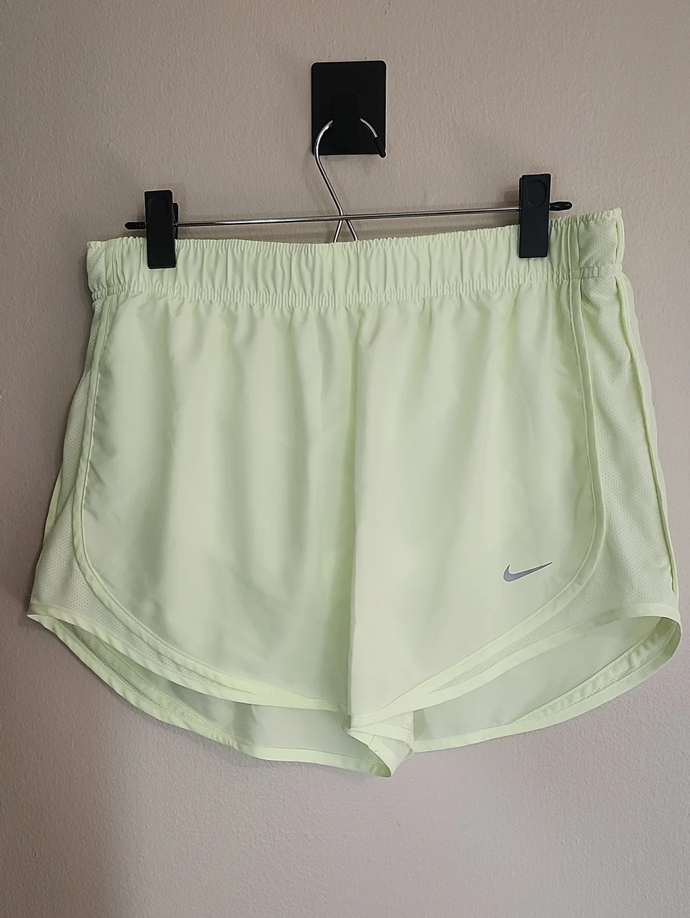 Nike Women's Light Yellow Running Shorts/Size Large - Picture 1 of 6